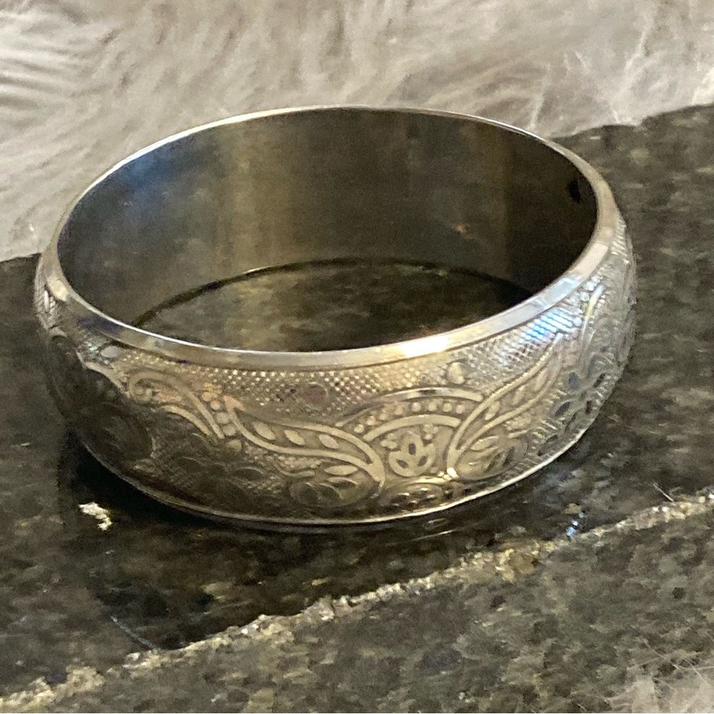 Beautiful Etched Silver Bangle Bracelet